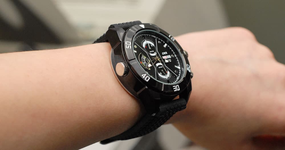 Настрольные часы с видео камерой